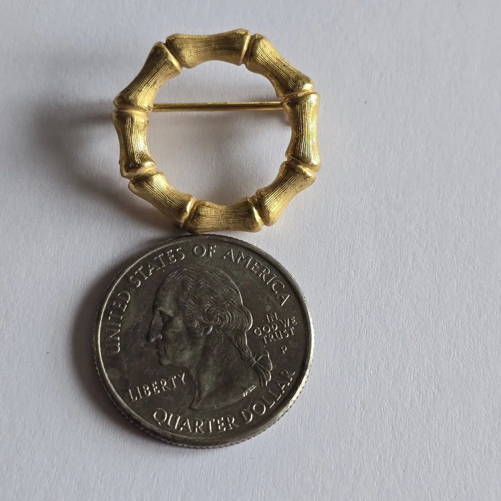 Vintage bamboo circle brooch gold tone pin